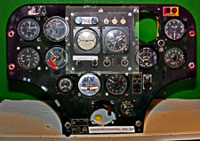 KH-29 indikator i centrum på instrumentpanelen i J29
