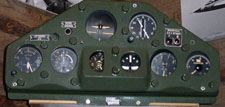SK35C flyglägesindikerande instrumenten med FLI 19 i Baksits (lärarplatsen).