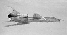En typ av Bombflygplan, Tu-22 BLINDER för överljudsfart som skulle bekämpas av J35D