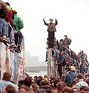 Berlinmuren öppnas 9 nov 1989